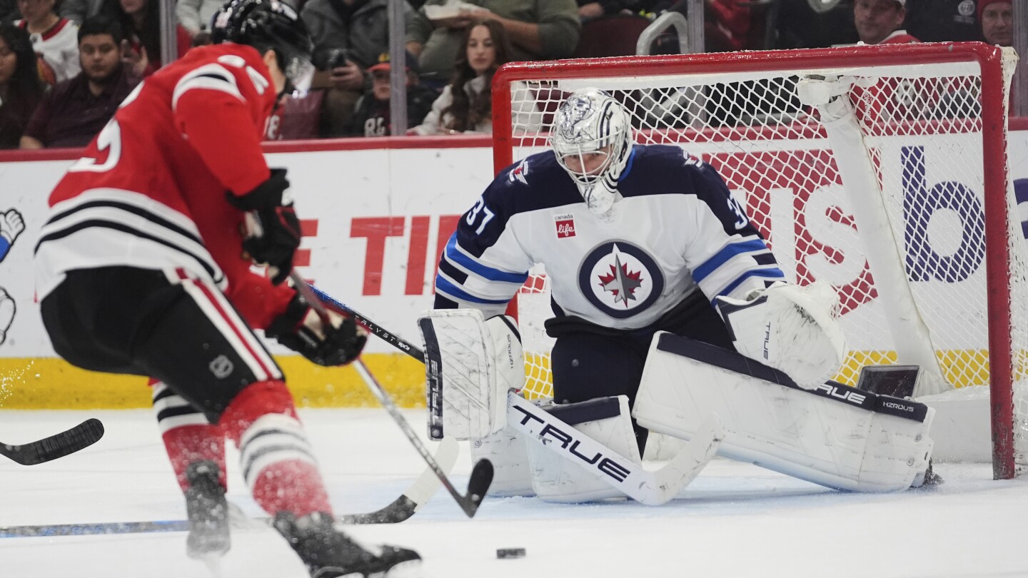 Jets Clinch Central Division Title After Shootout Win Over Blackhawks