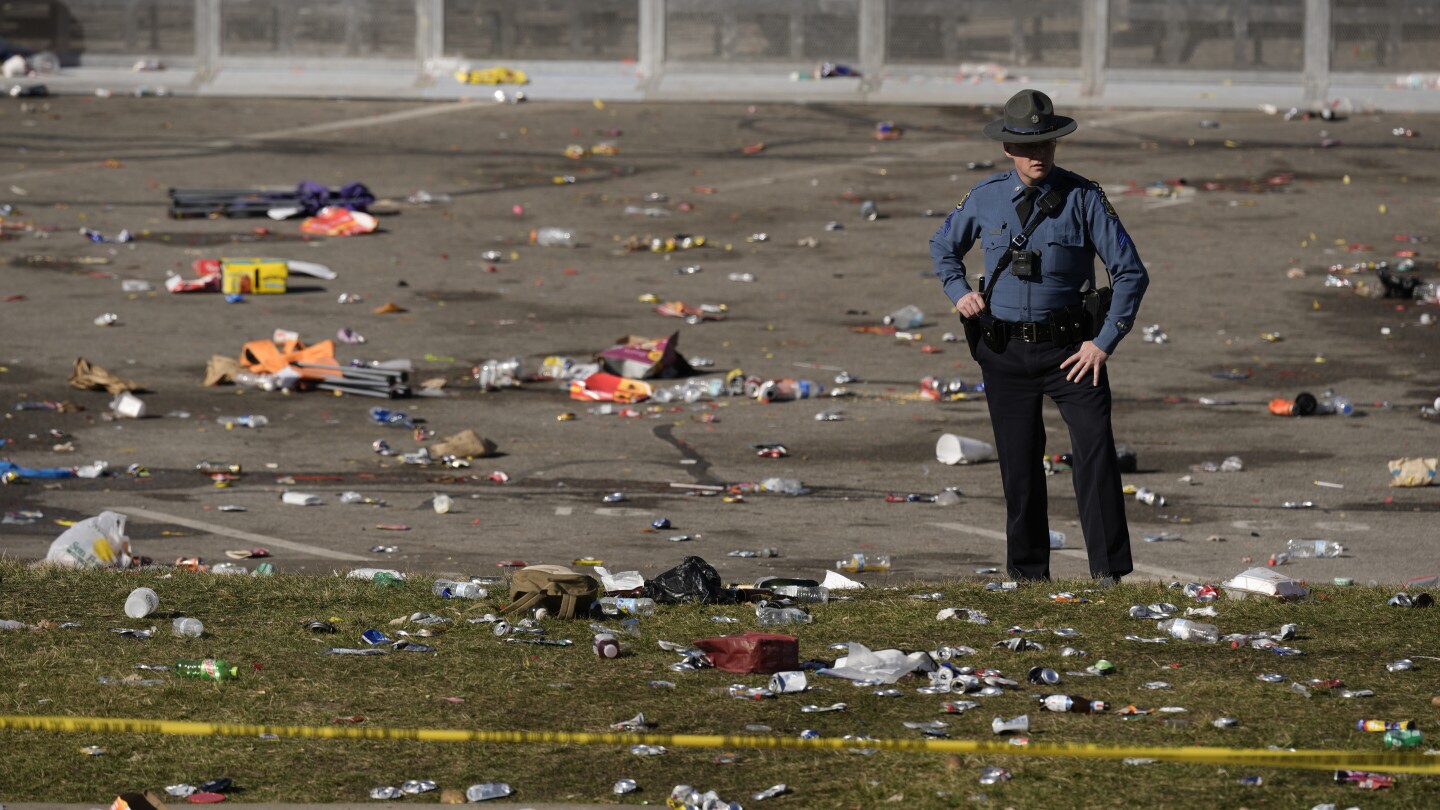 Екстатично рали на Супербоул, преобърнато от ужаса на масова стрелба. Как се справя Канзас Сити?