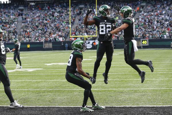 East Rutherford, New Jersey, USA: November 3, 2021, Cincinnati Bengals  cornerback Eli Apple (20) during a NFL football game against the New York  Jets at MetLife Stadium in East Rutherford, New Jersey.