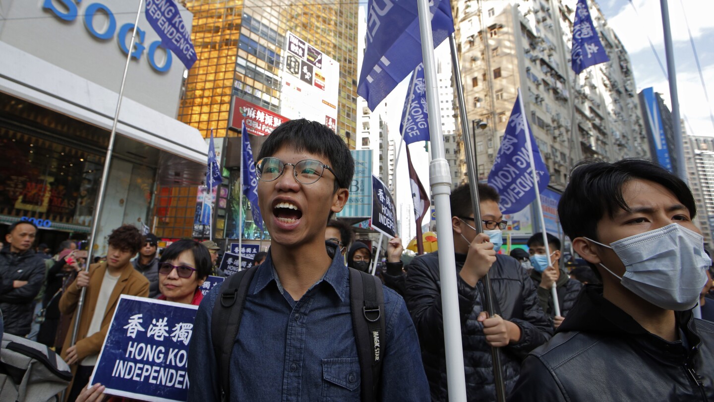 ХОНКОНГ AP — Активист който се застъпи за независимост на