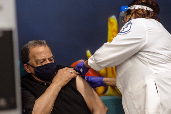 Health experts urge confidence in COVID vaccine after Hank Aaron's