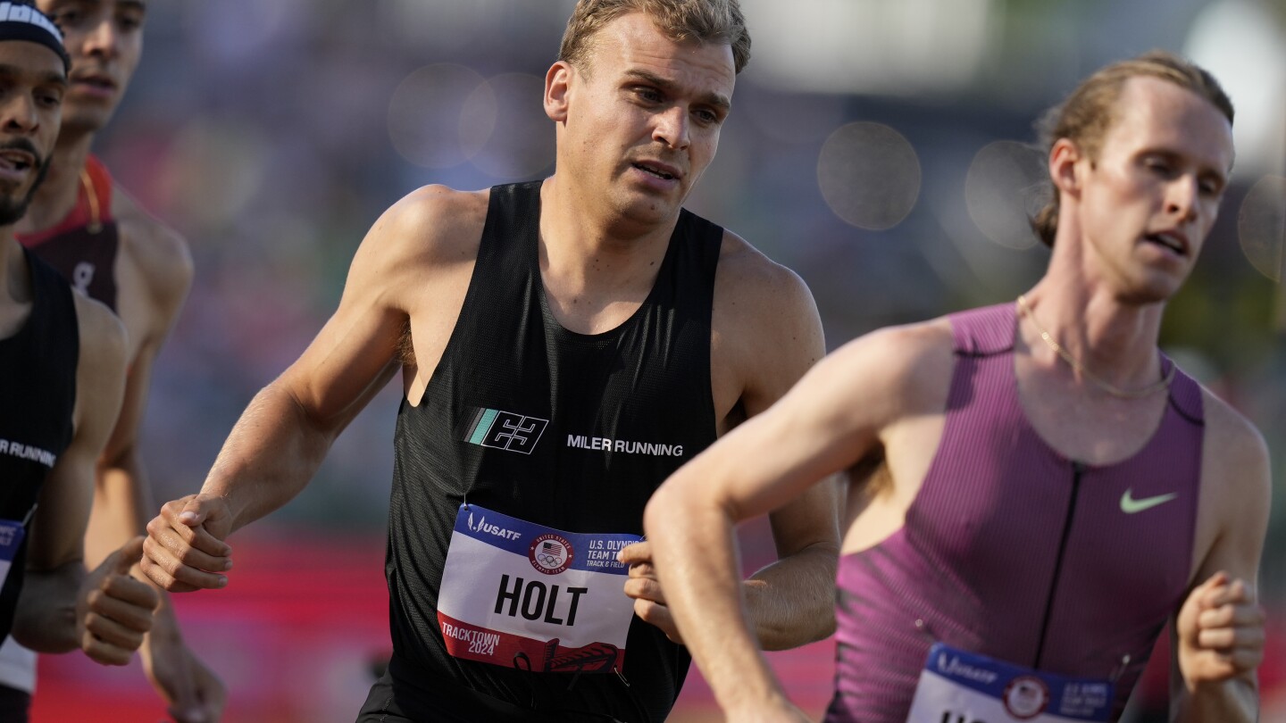 Кандидатът за олимпийска писта Ерик Холт напуска работа, премества се при родителите си, за да се съсредоточи върху реализирането на Игрите в Париж
