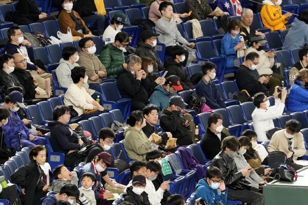 i aften velfærd Snazzy No masks required, but Japanese fans still wear them at WBC | AP News