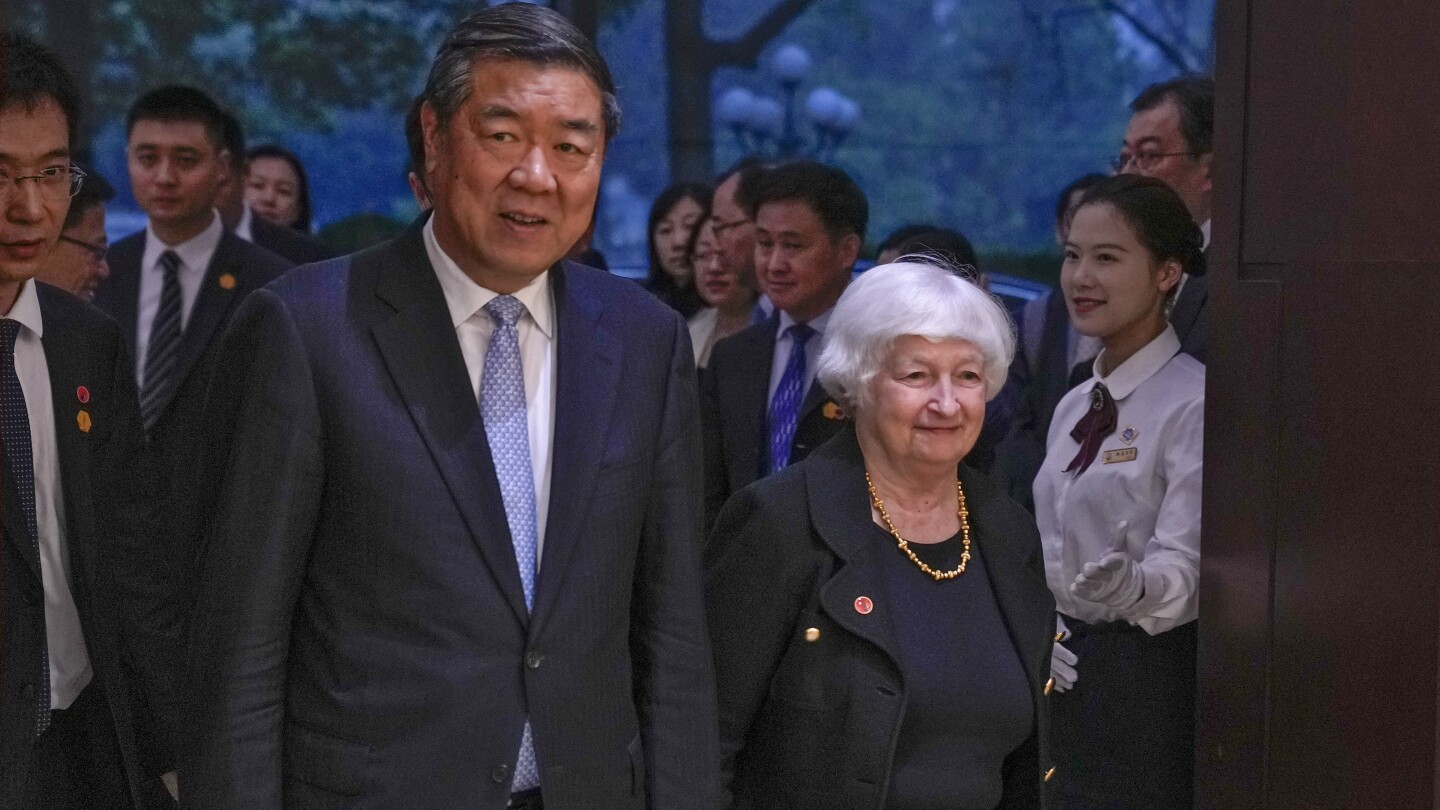ГУАНДЖОУ Китай AP — Докато министърът на финансите на САЩ