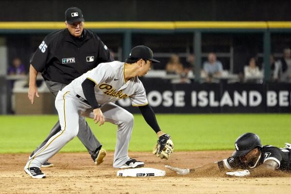 Grandal, Abreu power White Sox to 4-2 win over Pirates