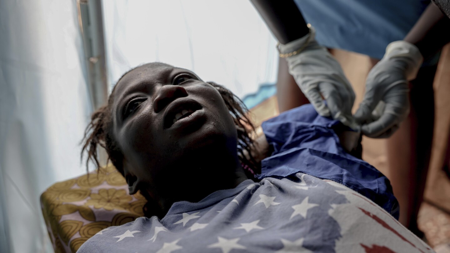Freetown Sierra Leone AP Когато забременя на 16 Фату Естер