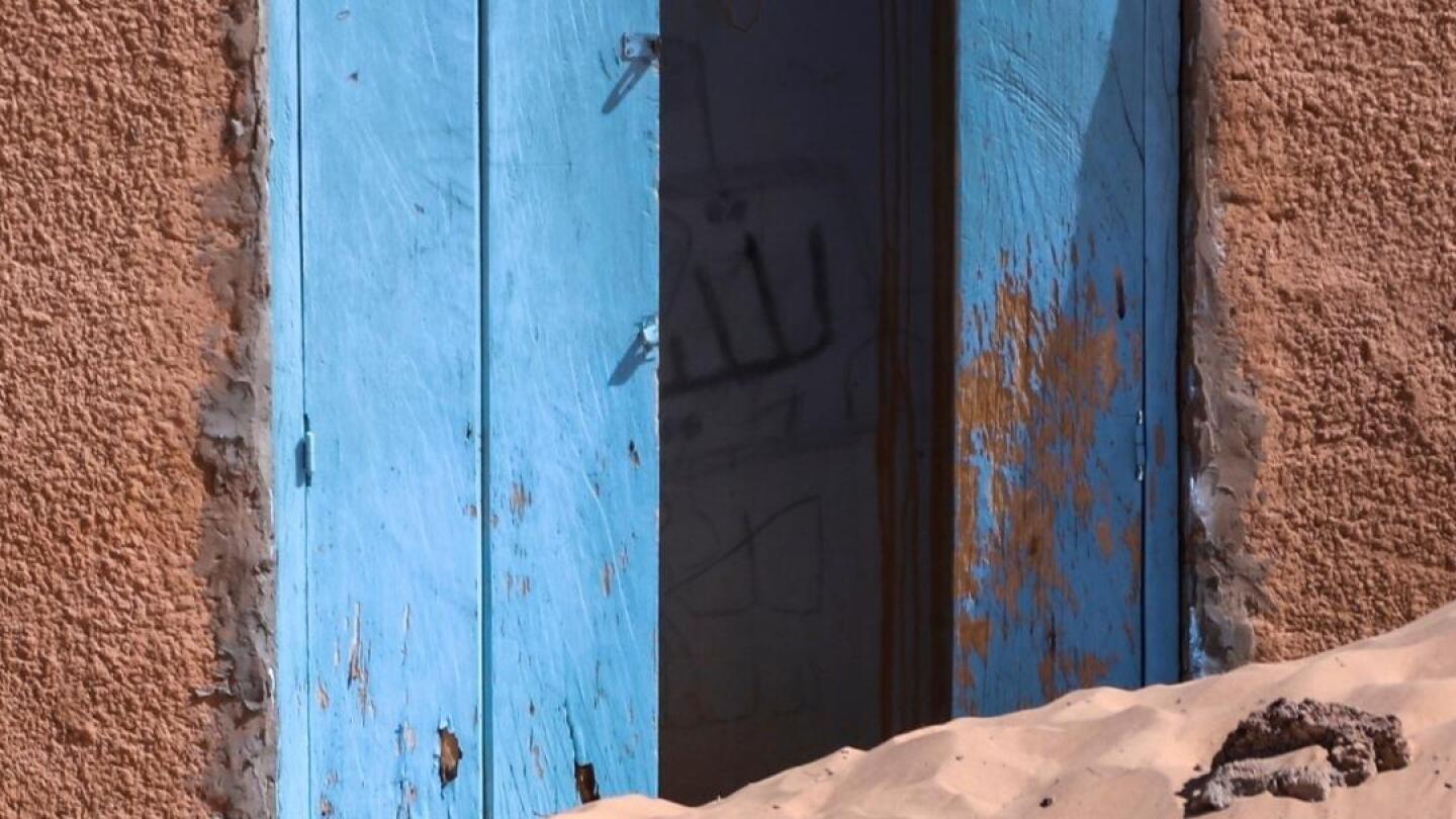 El Desierto Devora Mauritania: Un Legado Histórico y Hogares en Peligro