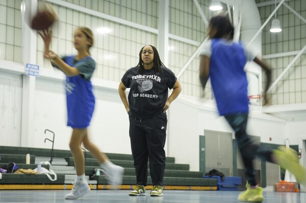 Coach Beulah Osueke works with the 6th year women's female basketball team of Chestnut Hill Youth Club Lightning in Philadelphia, Monday, February 3, 2025. (AP photo / Matt Rourke)