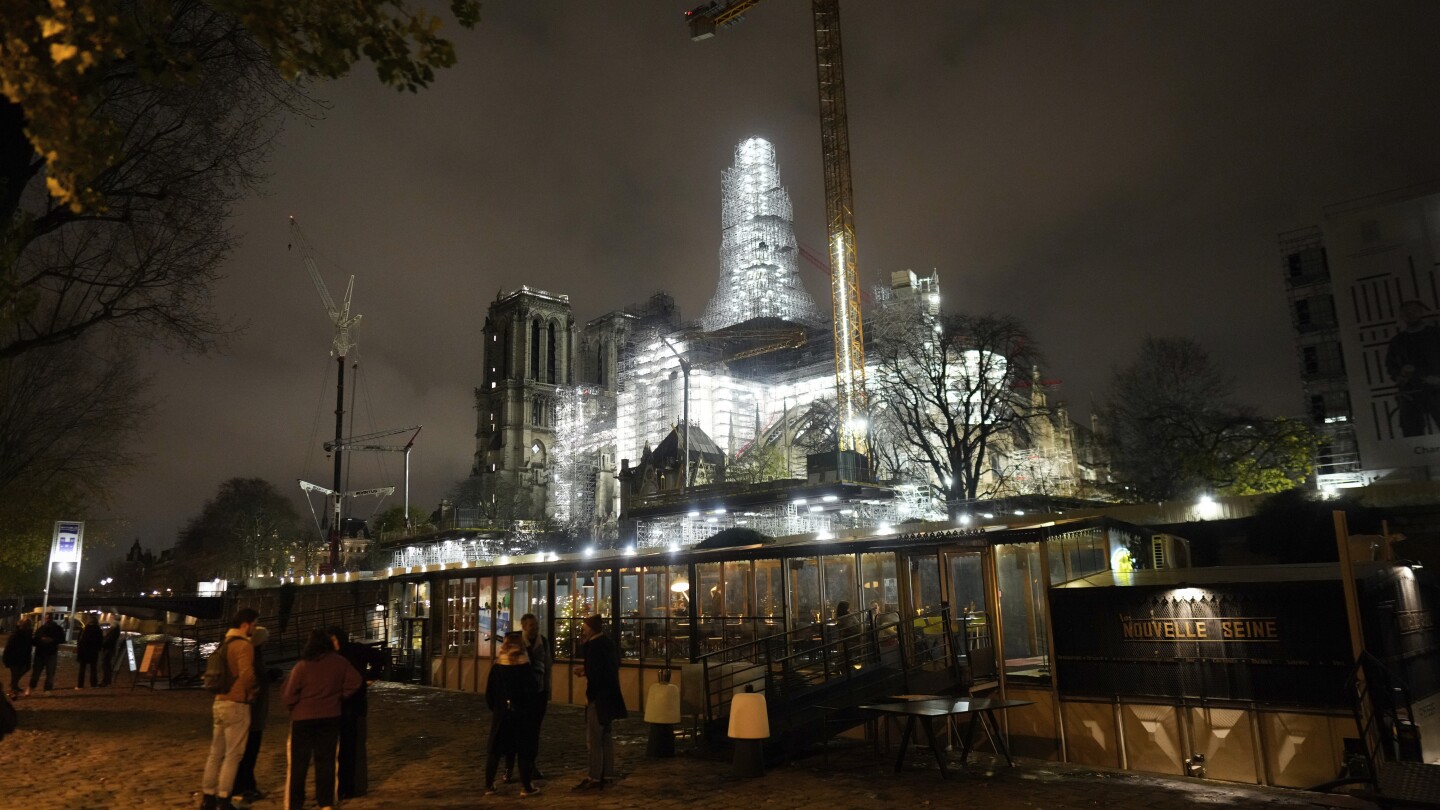 Jeden rok do doby, než se katedrála Notre Dame v Paříži po požáru znovu otevře veřejnosti