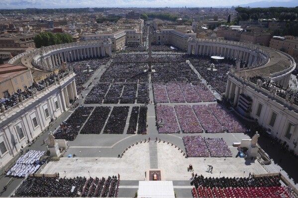 Funeral del papa Francisco en vivo: sigue la misa en la Plaza de San Pedro  | AP News