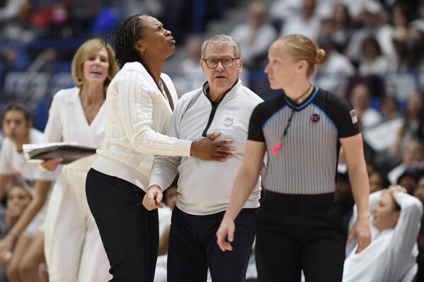 Dom Amore: South Carolina's Dawn Staley, UConn's Geno Auriemma both  Philly-made, reaching to conquer March Madness – Hartford Courant