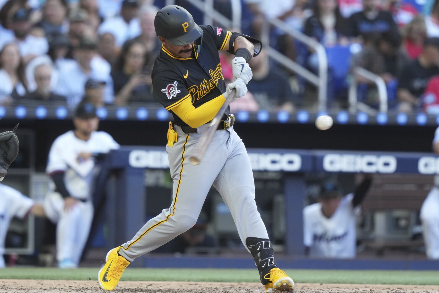 Pirates place second baseman Nick Gonzales on IL with broken ankle | AP News