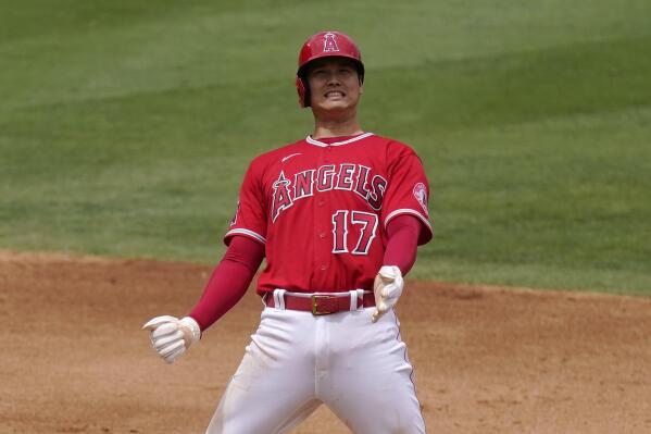 Texas Rangers' Ezequiel Duran, left, is caught stealing second