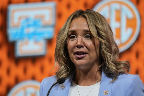 Tennessee coach Kim Caldwell gives birth to son and both are 'doing well' |  AP News