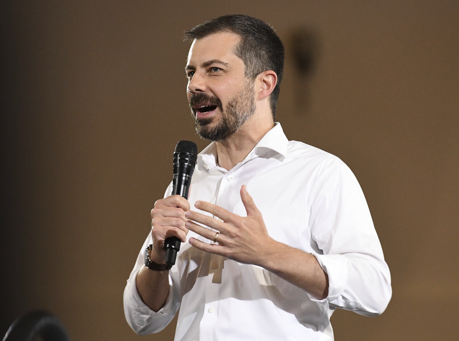 Buttigieg returns to Iowa with an anti-Trump message and a demand to Democrats