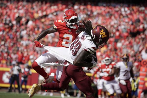 Patrick Mahomes leads Chiefs on two long touchdown drives in win over  Commanders - The Boston Globe