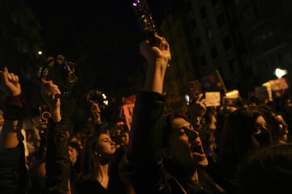 Women In Turkey Brave Ban On Istanbul March Get Tear Gassed Ap News 