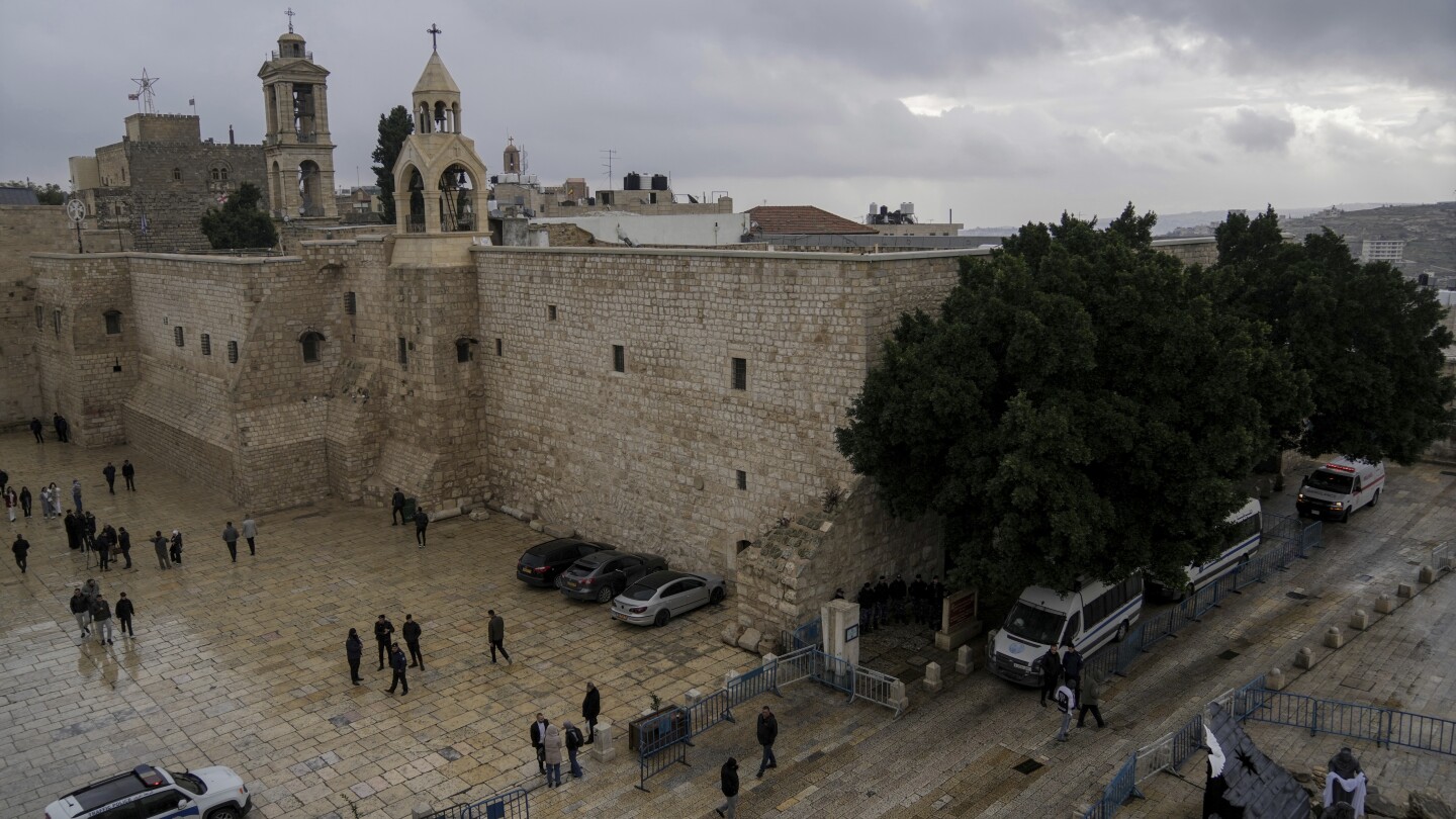 Alla vigilia di Natale Betlemme sembra una città fantasma.  La guerra tra Israele e Hamas ha fermato i festeggiamenti
