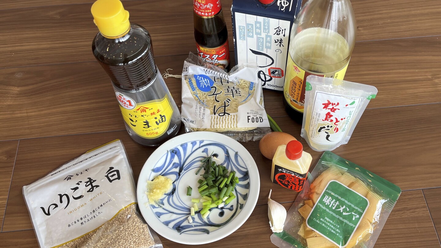 Тази „суперлесна рецепта за рамен“ показва колко лесно е да приготвите ястие с японска юфка у дома