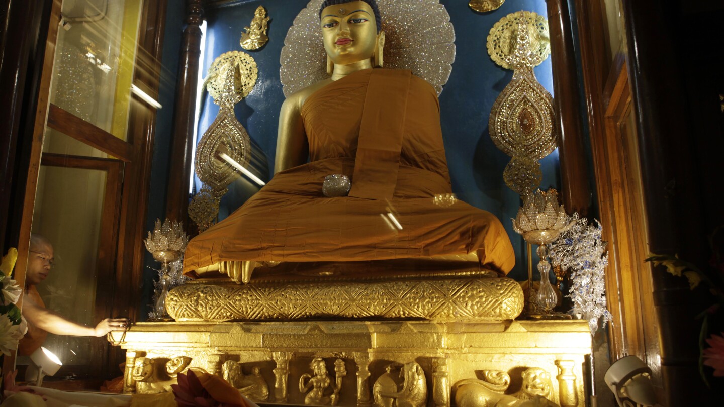 Будистите по света празнуват Деня на Бодхи Наричан още Ден