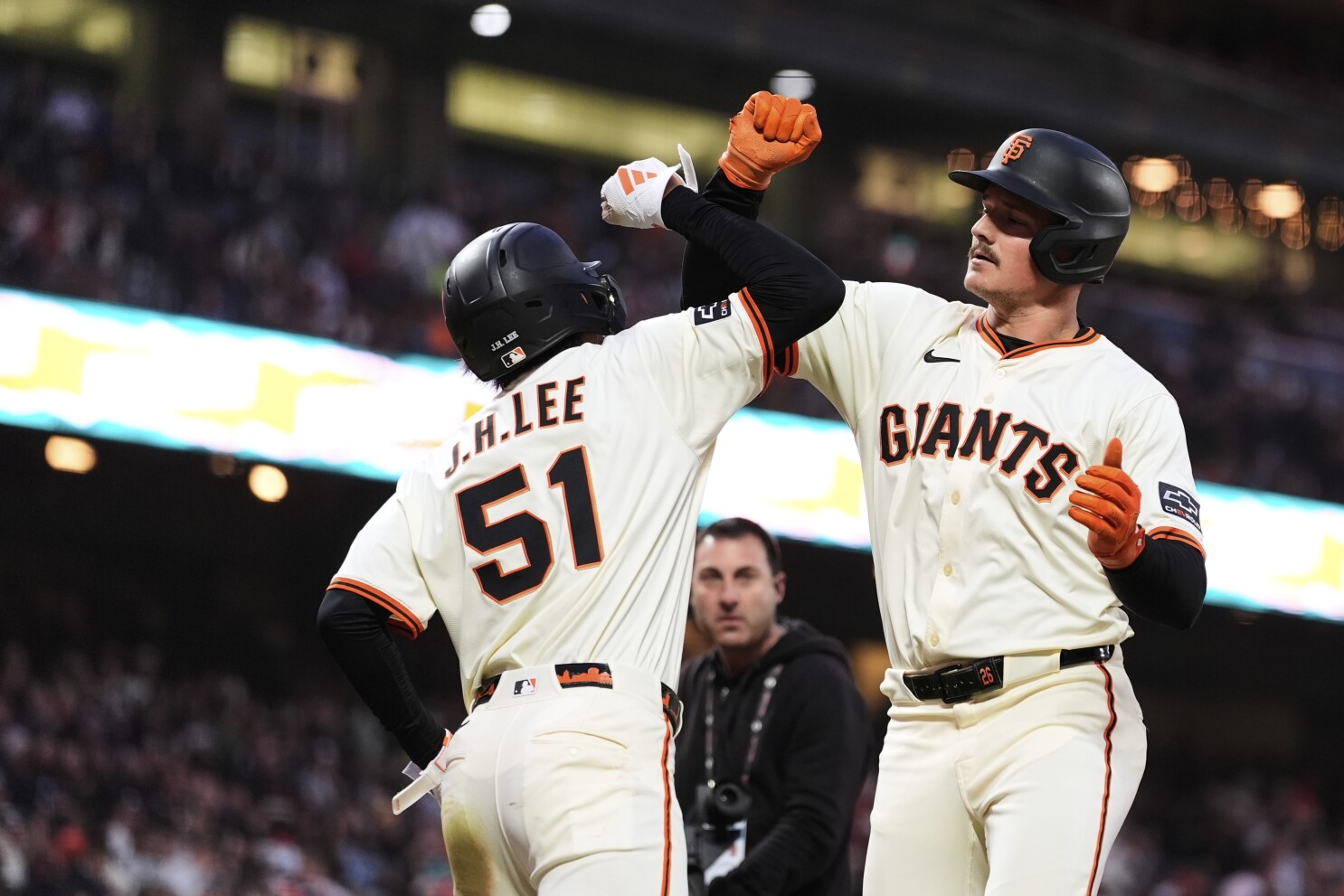 Ramos hits tying double in seventh then Lee follows with sacrifice fly, Giants beat Padres 6-5