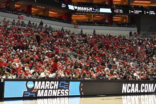 Dawn Staley: South Carolina coach condemns NCAA tournament disparities -  Sports Illustrated