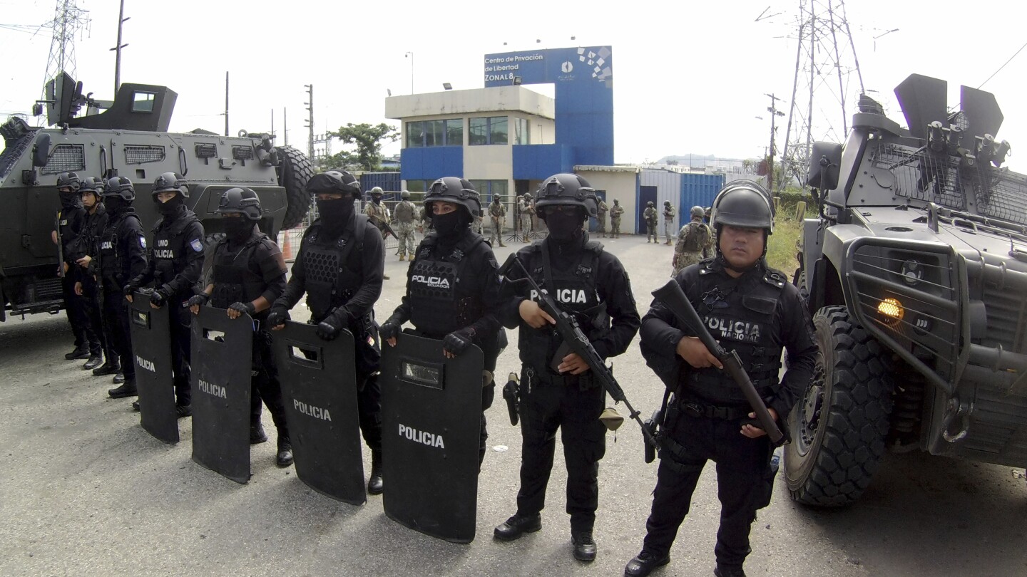 Еквадорската полиция нахлу в посолството на Мексико, предизвиквайки възмущение. Защо това е толкова голяма работа?