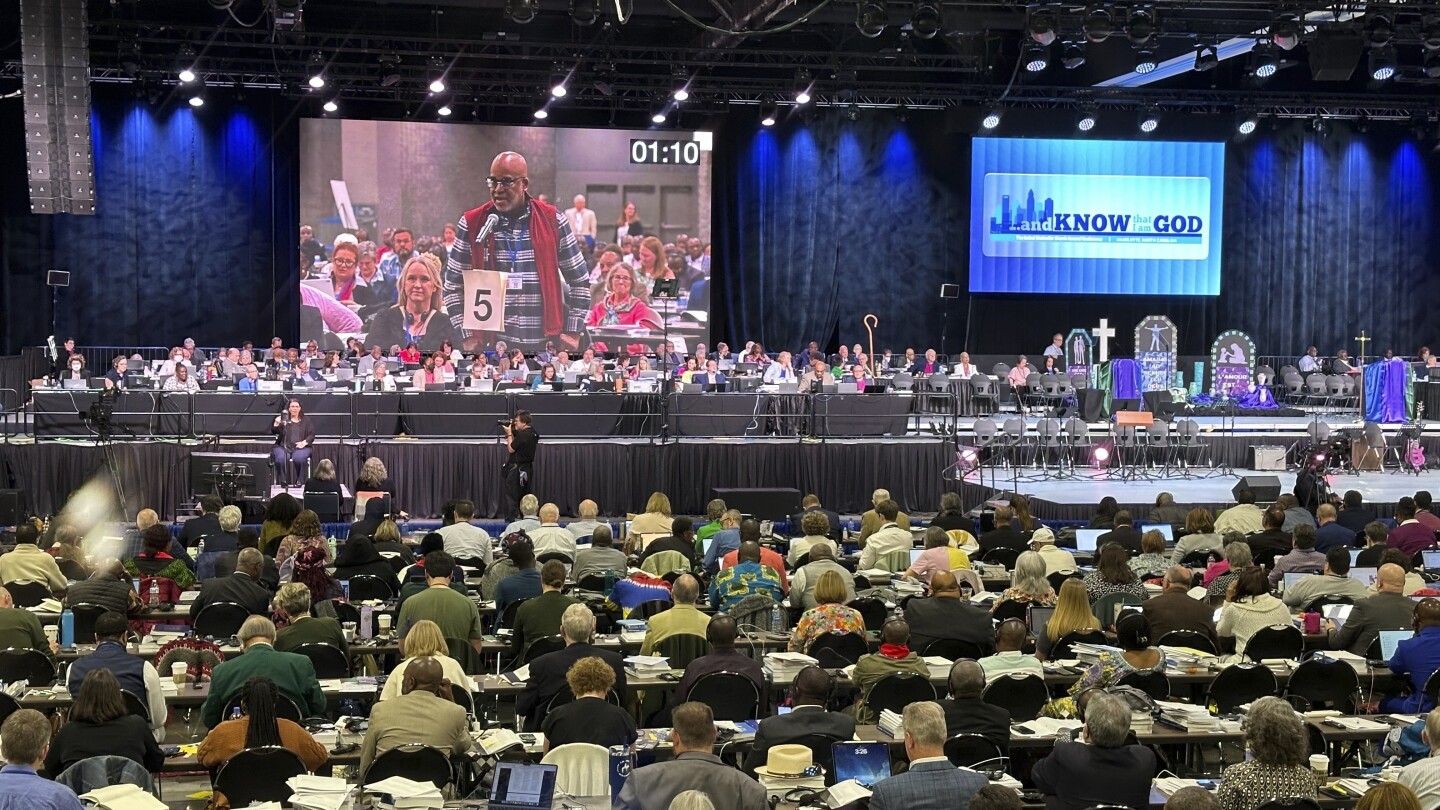 ШАРЛОТ Северна Каролина AP — Обединените методистки делегати отмениха дългогодишната