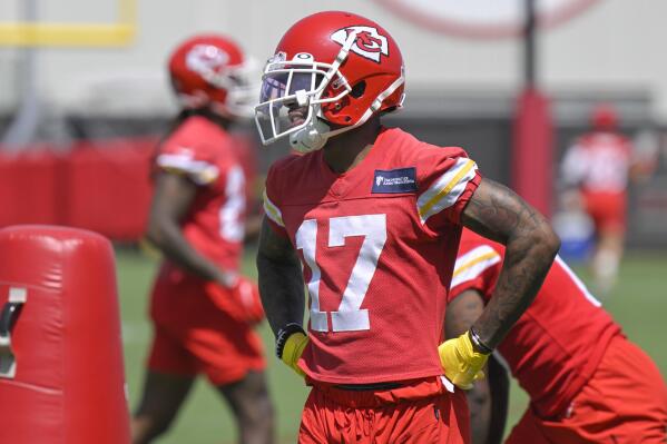 Chiefs' new-look offense misses pieces in mandatory minicamp