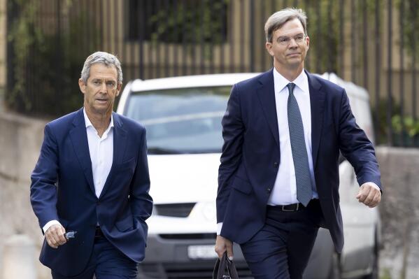 Israeli diamond magnate Beny Steinmetz, left, with his lawyer Daniel Kinzer arrives to a courthouse in Geneva, Switzerland, Monday, Aug. 29, 2022. Steinmetz returns to a Geneva courthouse on Monday to appeal his conviction on charges of corrupting foreign public officials and forging documents, a case linked to his firm's bid to reap lavish iron ore resources in the west African country of Guinea. (Salvatore Di Nolfi/Keystone via AP)
