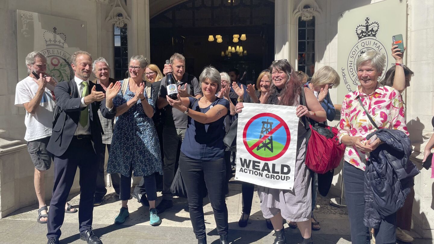 ЛОНДОН AP — Противниците на изкопаемите горива спечелиха голяма победа