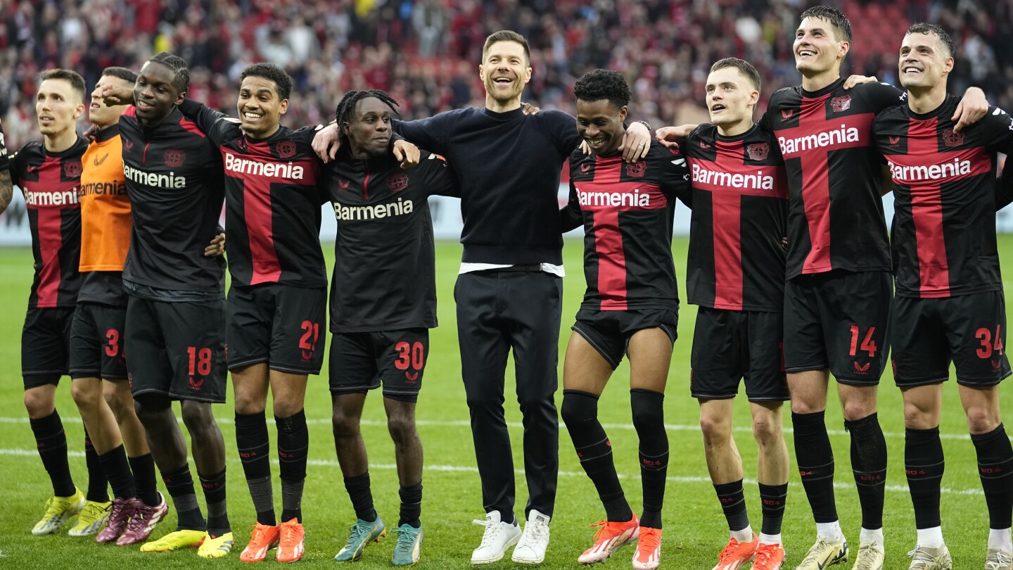 Leverkusen mencetak dua gol telat untuk menghindari kekalahan pertama mereka musim ini