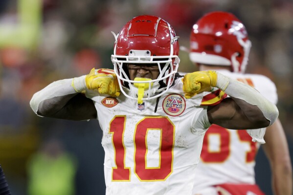 How Bryan Cook stays involved with KC Chiefs while injured