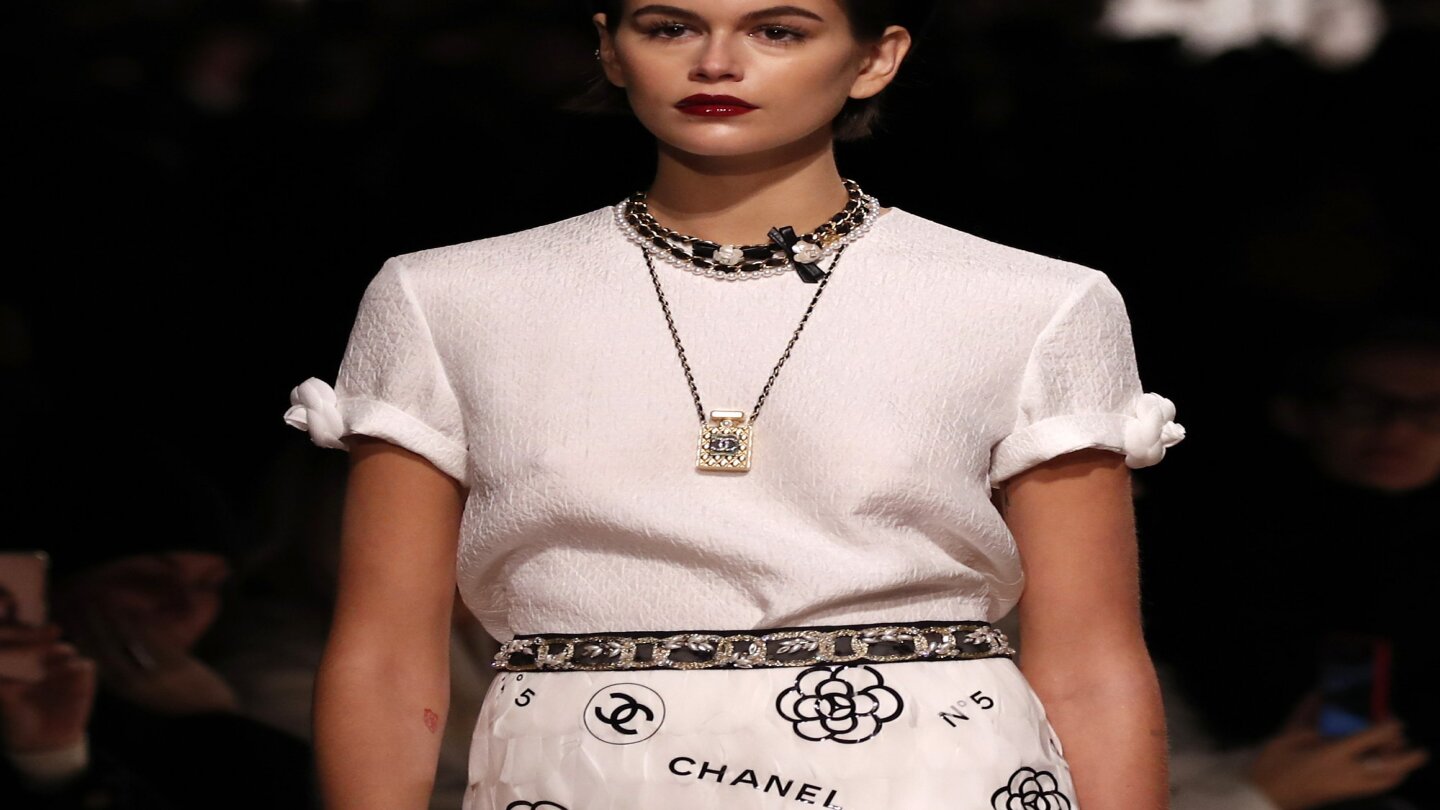 Chanel celebrates its artisans in glimmering Paris show