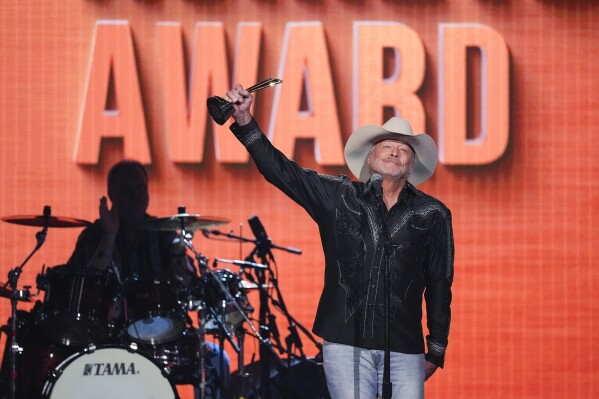 Alan Jackson accepts the lifetime achievement award during the 60th annual Academy of Country Music Awards on Thursday, May 8, 2025, in Frisco, Texas. (AP Photo/Chris Pizzello)