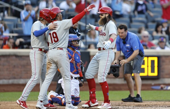 Playoff-bound Phillies rout Mets 9-1 in Buck Showalter's finale as