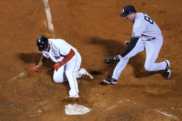 Red Sox score 5 runs in 8th inning, rally past Yankees 5-4