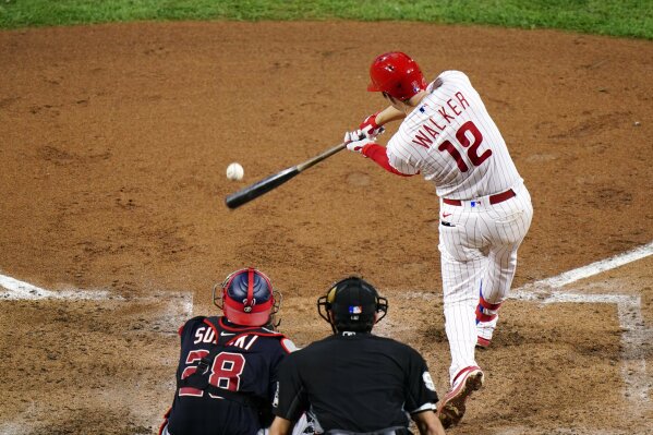 Washington Nationals right fielder Adam Eaton singles