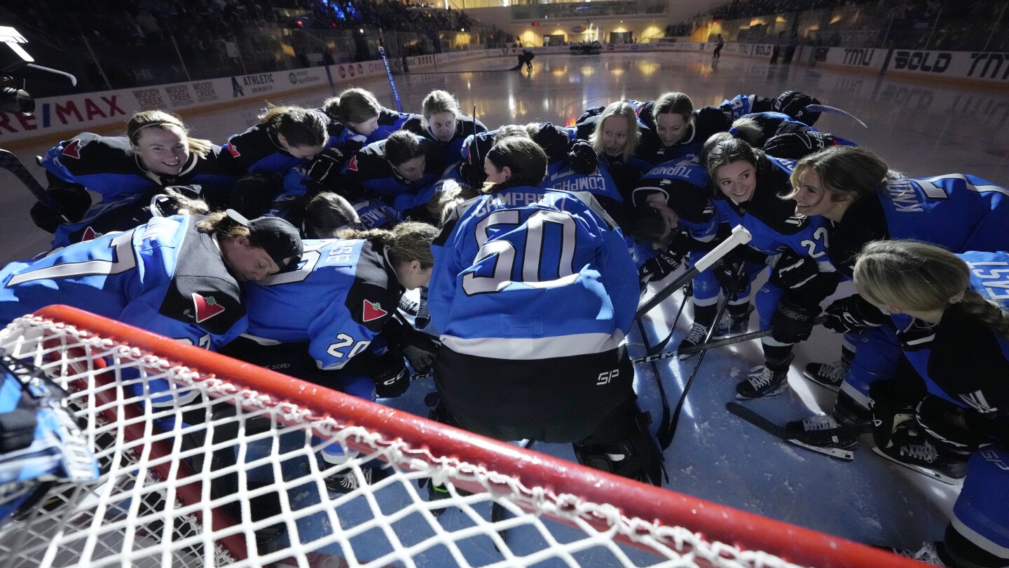 Плейофи на PWHL: Женският хокей заема централно място в Торонто, докато Найт и Пулен подновяват съперничеството