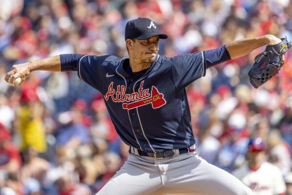 Atlanta Braves starting pitcher Charlie Morton throws during the first inning of a baseball game against the Philadelphia Phillies, Sunday, Sept. 25, 2022, in Philadelphia. (AP Photo/Laurence Kesterson)