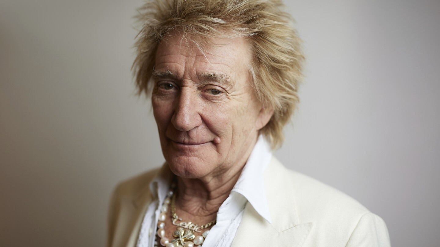 At 79, Rod Stewart shows no signs of slowing down, with a new swing album with Jools Holland-ZoomTech News