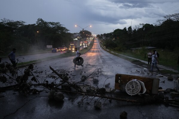 Anti-government demonstrators block a highway to protest a law, which overhauls the social security agency, and the recently signed Panama-U.S. memorandum concerning the Panama Canal, in Santiago, Panama, Tuesday, May 13, 2025. (AP Photo/Matias Delacroix)