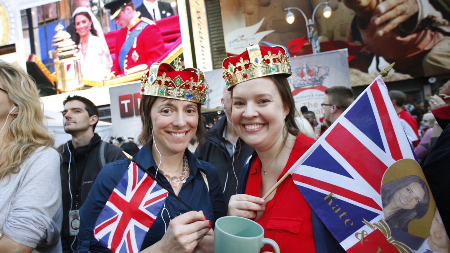 Американците изоставиха британската корона преди векове. Защо все още са толкова очаровани от кралските особи?