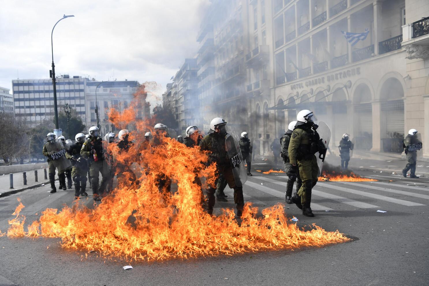 Strikes, protests and clashes over deadly Greek rail crash | AP News