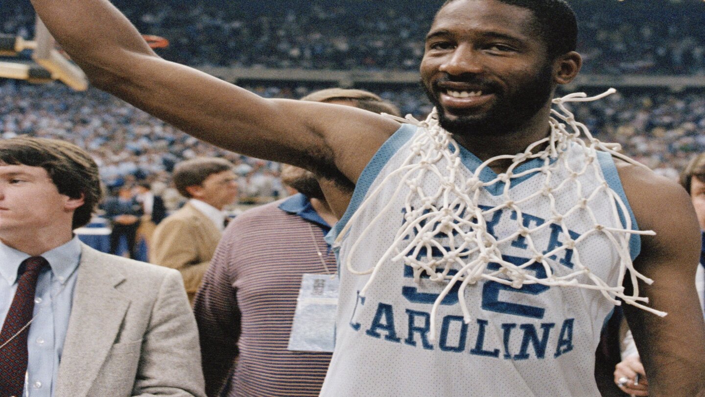 Michael Jordan & James Worthy Vs Patrick Ewing - 1982 NCAA CHAMPIONSHIP UNC  vs Georgetown Highlights 