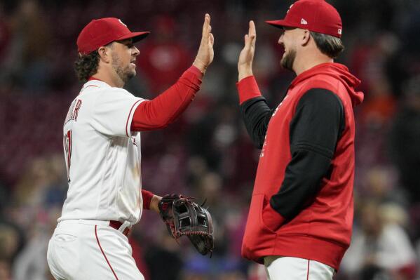 Reds look for bright spots after frustrating 100-loss season