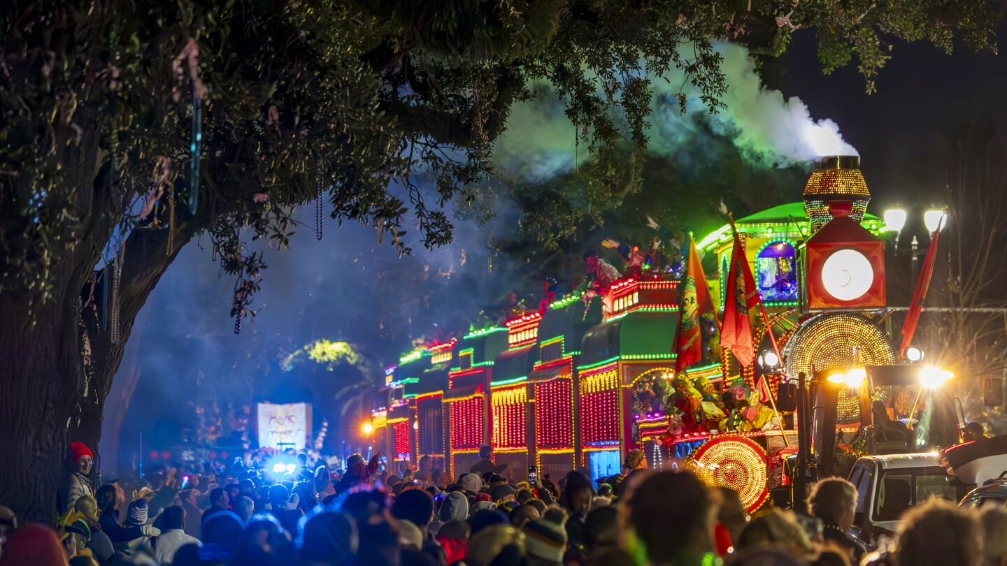 Сезонът на карнавала в Ню Орлиънс отбелязва Дебелия вторник със знаменитости и мними монарси