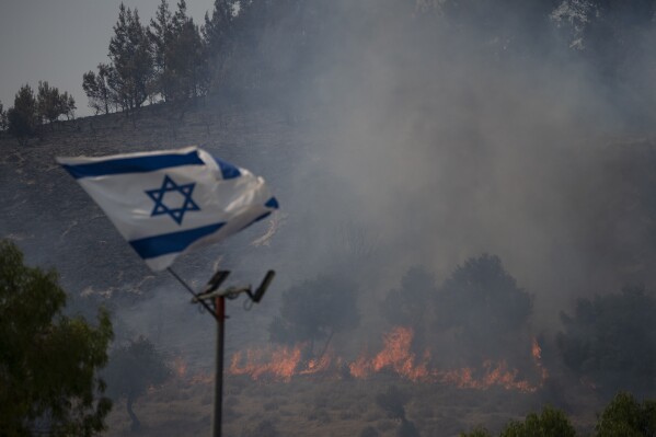 Los incendios se han tornado en la muestra más evidente del conflicto en  frontera de Líbano e Israel | AP News