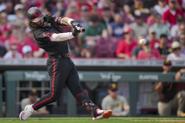 Spencer Steer's HR gives Reds wild 11th-inning win over Padres