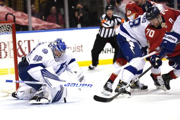 Spencer Knight stops 36 shots in Stanley Cup Playoffs debut